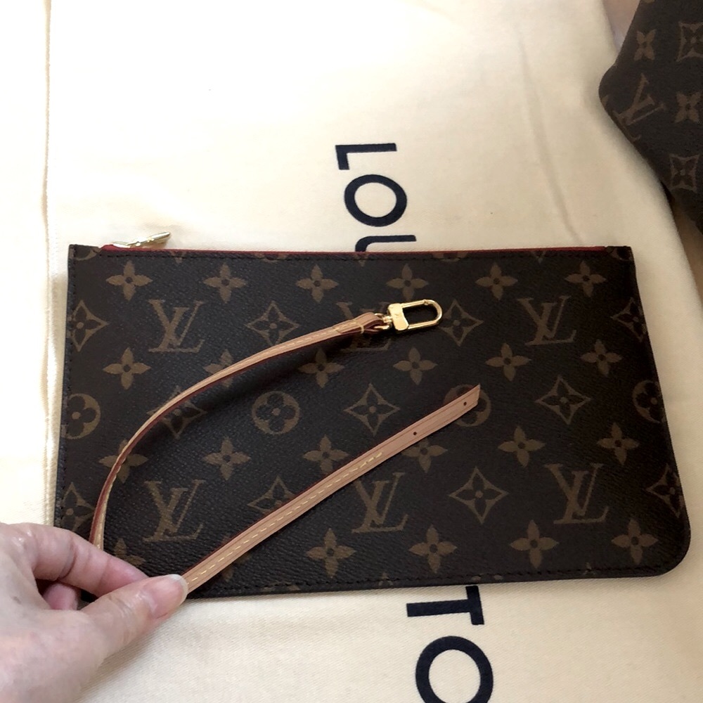 RED 🌺🌺LIKE NEW 🌺🌺 Louis Vuitton Neverfull Pochette